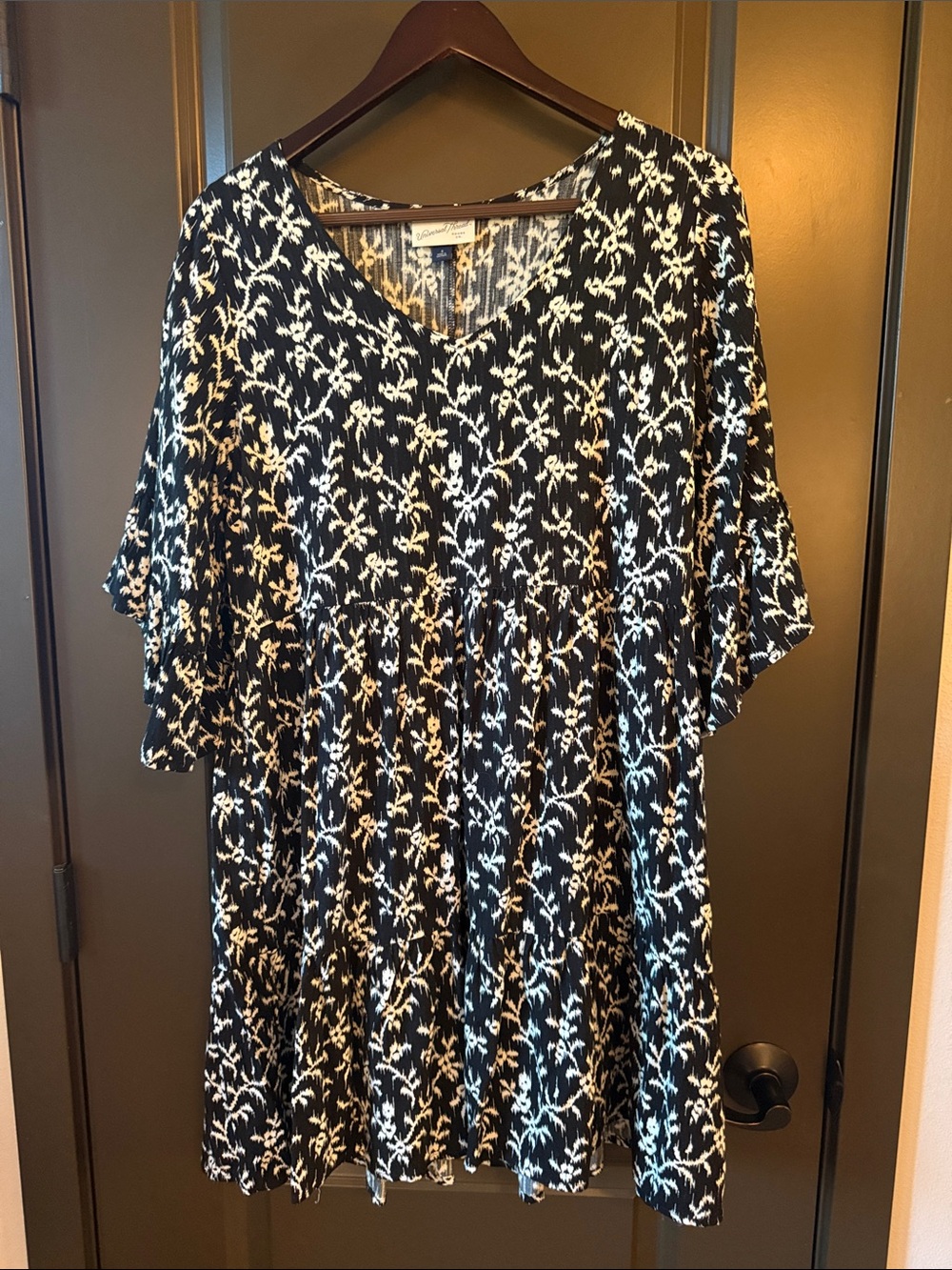 Universal Thread Black and White Floral V-Neck Swing Dress NWOT